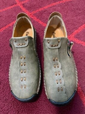 Men's Casual Slip-On Loafers in Olive Brown